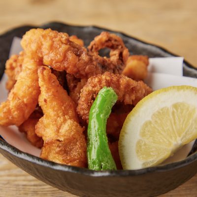 サクサク&アツアツの揚げ物もたくさんあります!ビールと一緒にどうぞ |神田のまぐろトラエモン