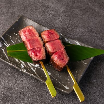 魚介も肉も野菜も楽しめる多彩な炭火串焼きメニュー ｜神田のまぐろトラエモン